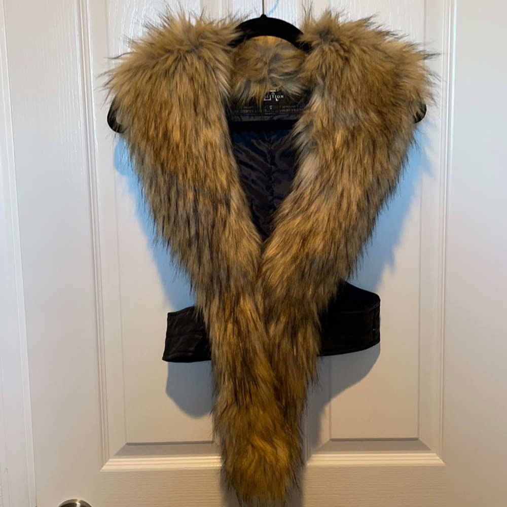 Faux fur collar vest
